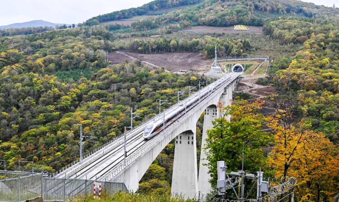 中国2121非凡助力沈白高铁开明